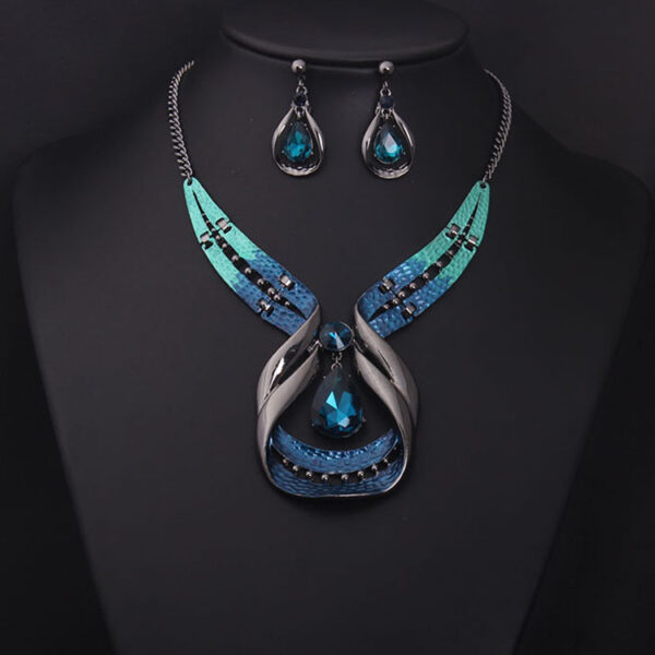 Blue gemstone necklace with elegant design, sparkling gemstone jewelry for women, perfect for weddings, parties, and stylish fashion looks.