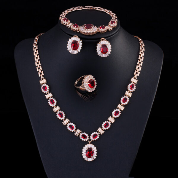 Zircon jewelry Necklace with sparkling stones and vintage design for women’s fashion